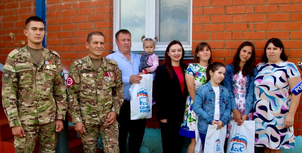 Виктория Богдашкина приняла участие в акции «Собери ребенка в школу»