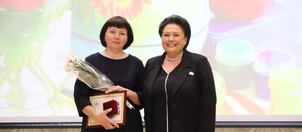 Наталья Долматова поздравила педагогов сферы культуры с Днём учителя