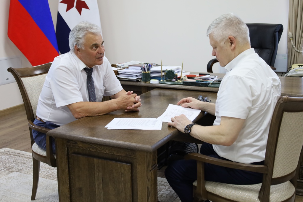 Председатель Госсобрания Мордовии Владимир Чибиркин провел рабочую встречу с депутатом Госдумы России Василием Пискаревым