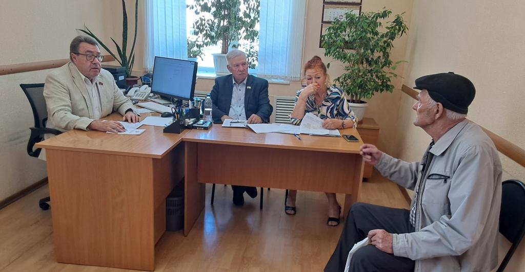 Дмитрий Кузякин провёл приём граждан