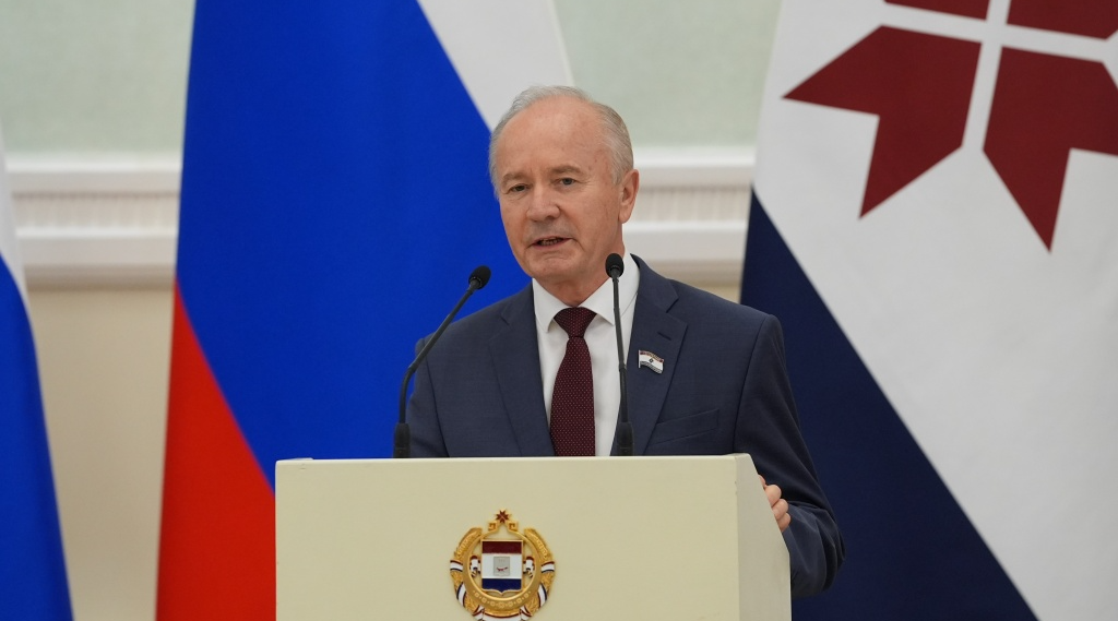  Сергей Вдовин вручил награды Госсобрания работникам дорожного хозяйства