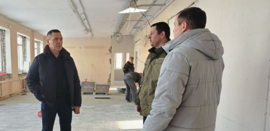  Сергей Чванов проверил, как идет ремонт в школе № 11 Саранска