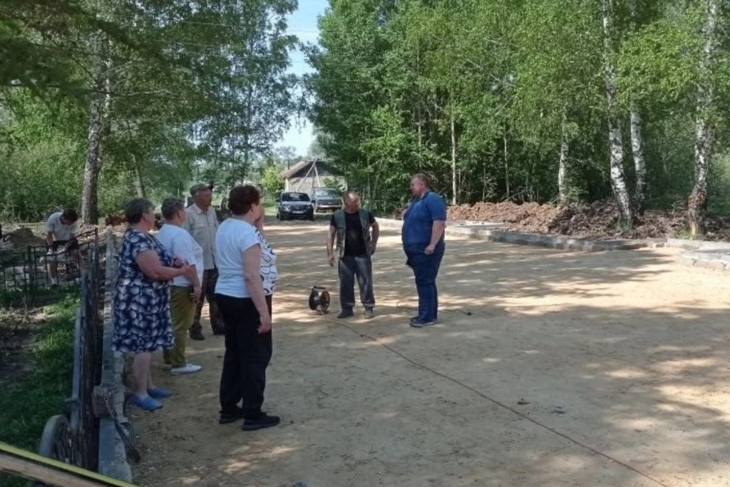 В селе Вармазейка Большеигнатовского района идет обустройство «Зоны отдыха»