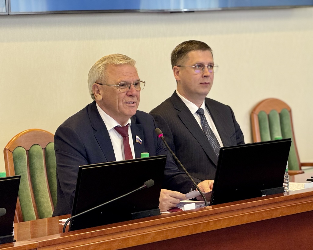  Председатель Госсобрания Мордовии Владимир Чибиркин поздравил Евгения Люлина с избранием Председателем Законодательного Собрания Нижегородской области