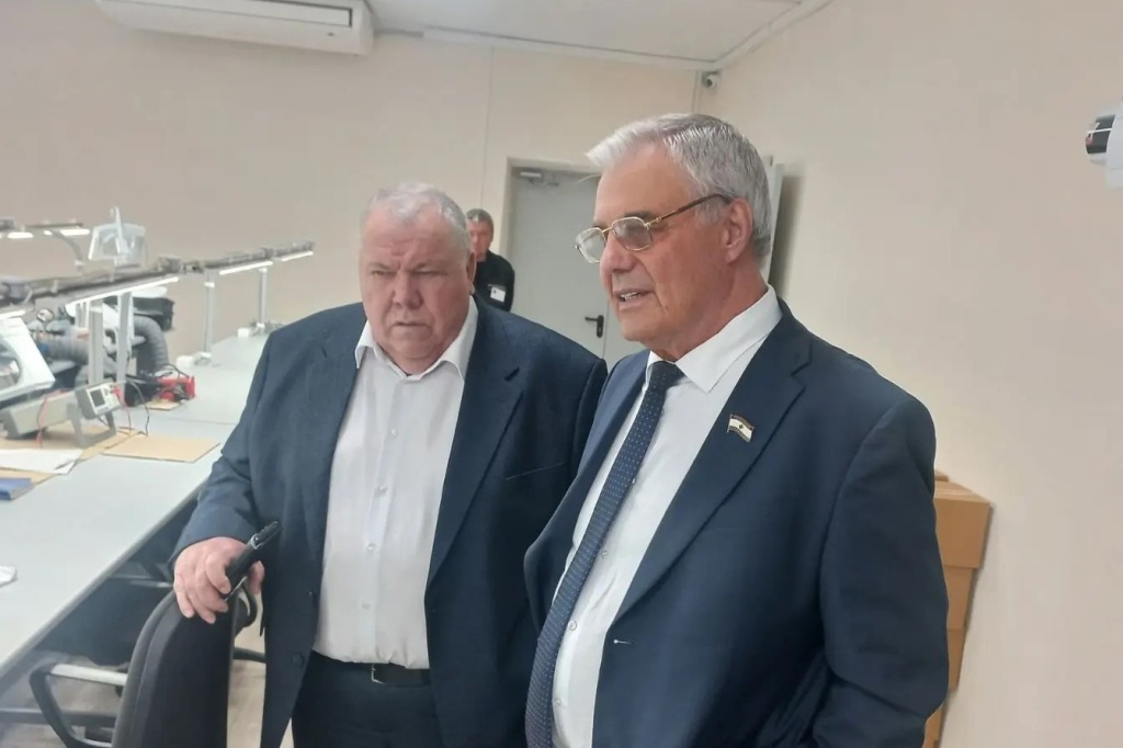 Владимир Чибиркин посетил промышленные объекты в Ельниковском районе