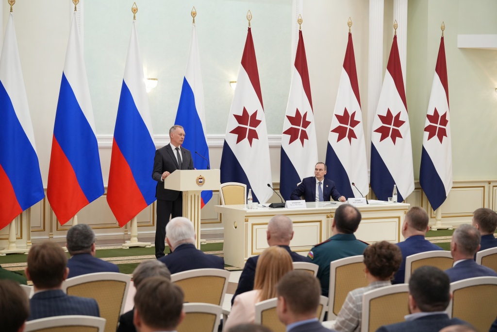 Председатель Госсобрания Мордовии Владимир Чибиркин, депутаты – руководители комитетов приняли участие в представлении главного федерального инспектора по республике Михаила Трофимова