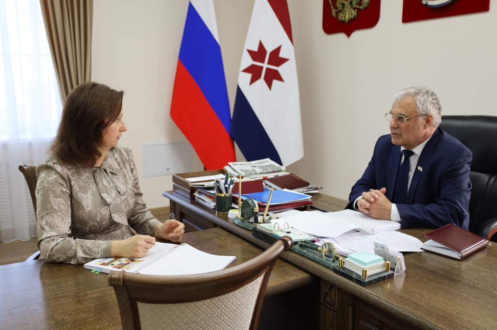  Председатель Госсобрания Мордовии Владимир Чибиркин встретился с Уполномоченным по защите прав предпринимателей в республике Еленой Юрченковой