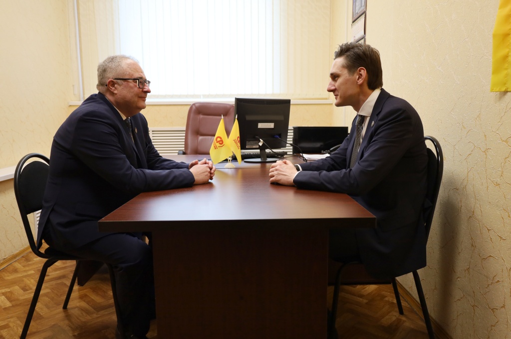  Состоялась рабочая встреча руководителя фракции «Справедливая Россия» Госсобрания Мордовии Тимура Гераськина и Министра спорта республики Никиты Ларькова