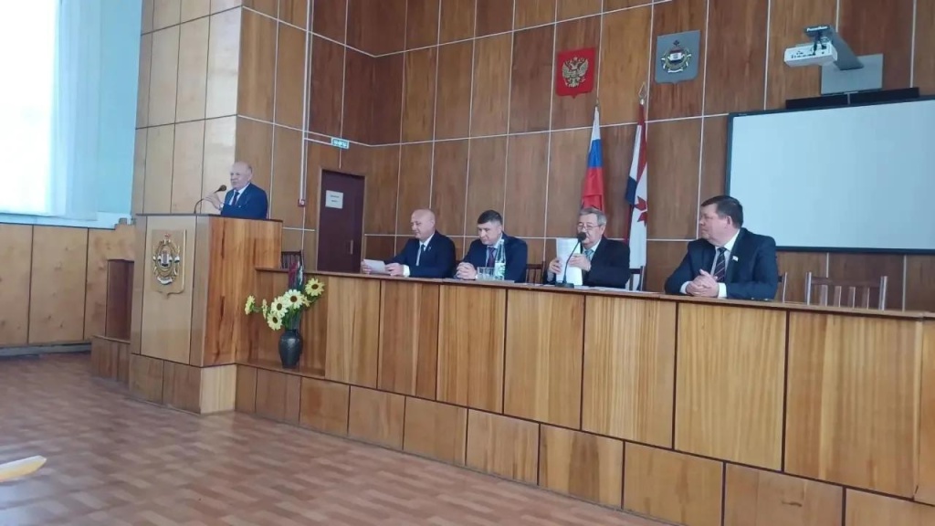 Анатолий Гулин принял участие в первой сессии Совета депутатов Краснослободского района