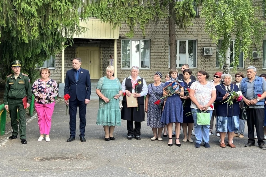 Голубев мемориальная табличка 2.jpg