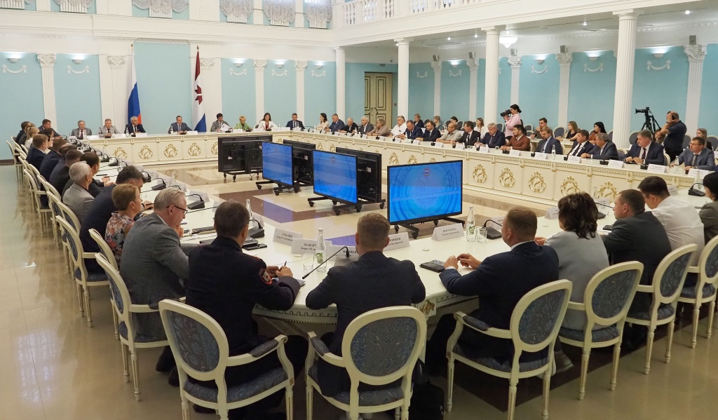 Председатель Госсобрания Мордовии Владимир Чибиркин и ряд депутатов приняли участие в заседании Совета директоров промышленных предприятий при Главе Мордовии 