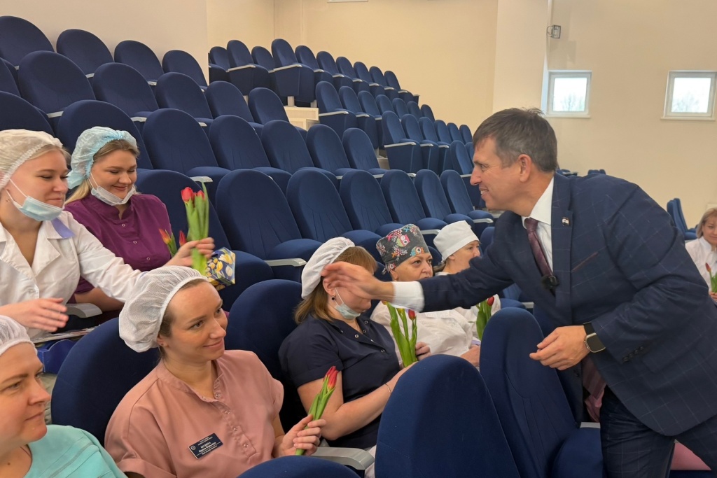  Депутаты поздравили жительниц Мордовии