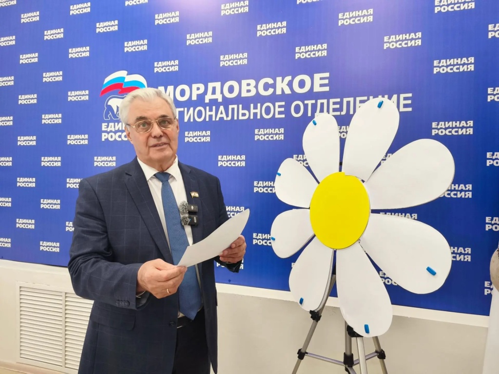 Владимир Чибиркин в День многодетной семьи дал старт акции «Ромашка желаний»