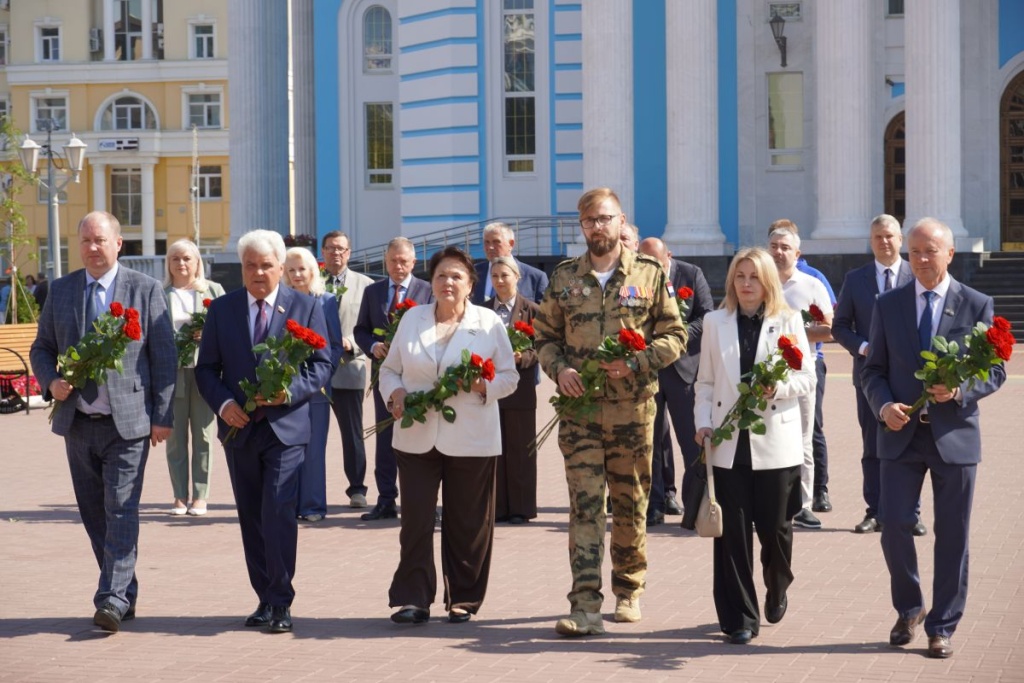 Сергей Вдовин и Наталья Долматова почтили память героев Отечества и жертв терроризма